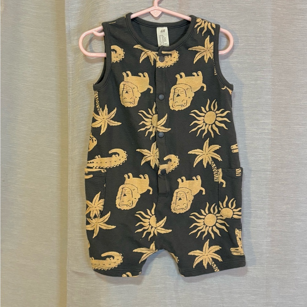 H&M One Piece Romper Shorts & Sleeveless 4 Snap front Charcoal Gray Kids 18M